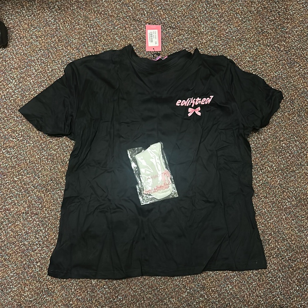 edikted black tee and socks